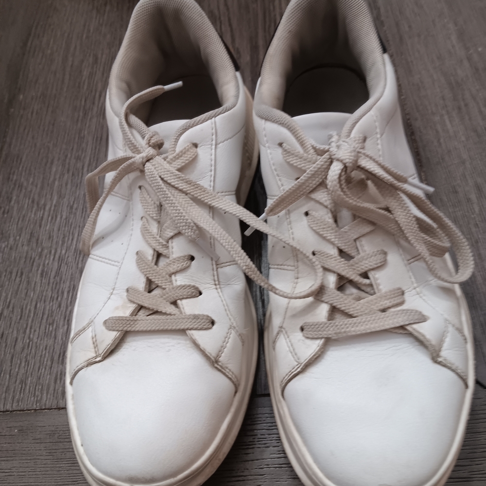 Mens Size 11.5, Classic White Sneakers